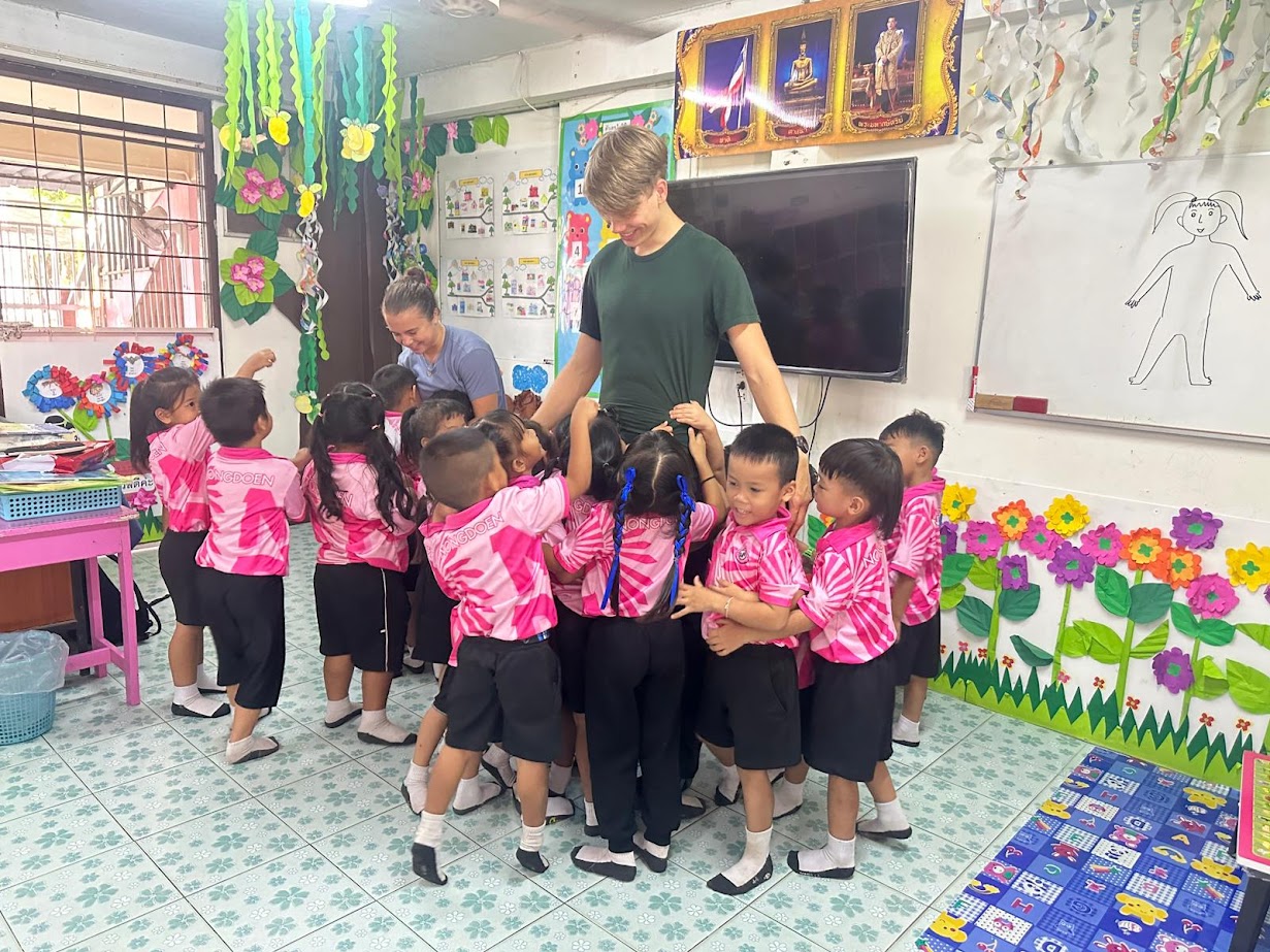 volunteer teaching English in local Thai school